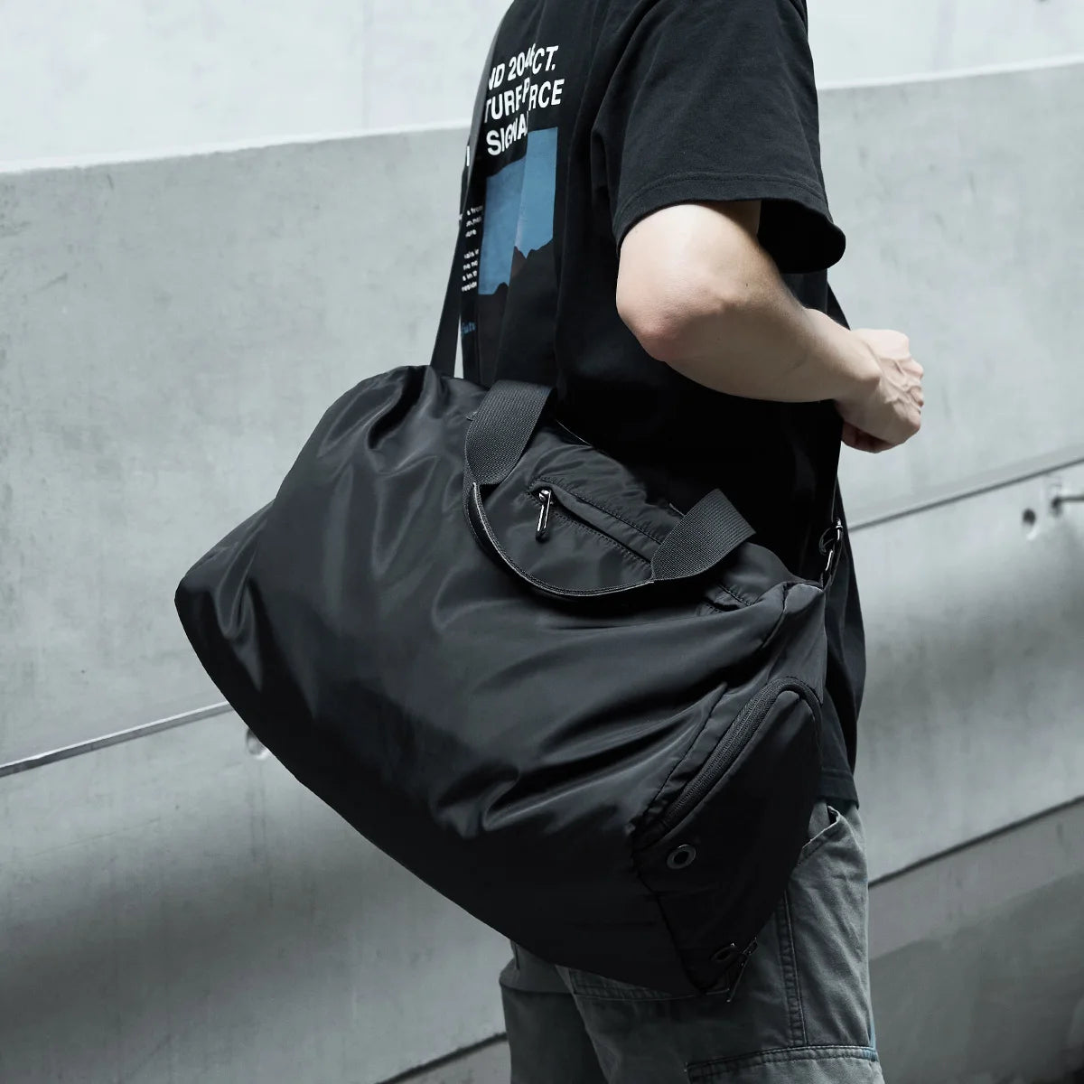 Kono Sports Duffle Bag with Shoes Compartment and Shoulder Strap Waterproof Gym Bag for Men and Women