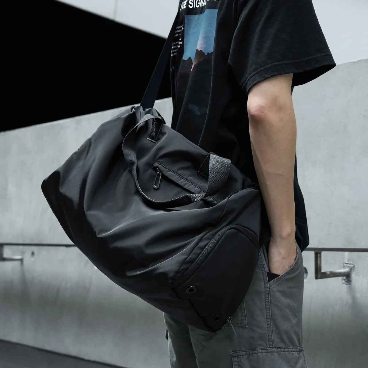 Kono Sports Duffle Bag with Shoes Compartment and Shoulder Strap Waterproof Gym Bag for Men and Women