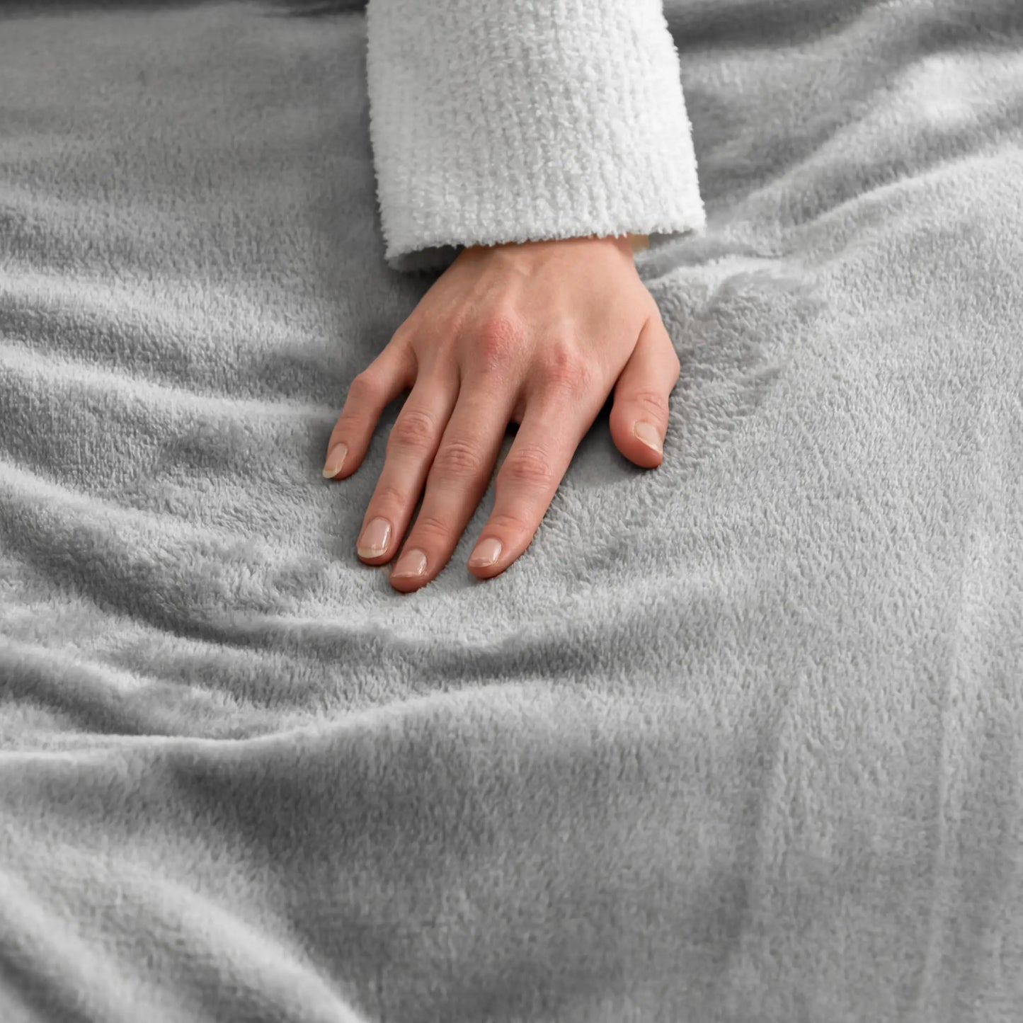 Good Nite Cozy Fleece Blankets: Soft and Plush Throws for Sofas - Ideal for Adults, Machine Washable Warmth
