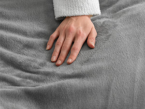 Good Nite Cozy Fleece Blankets: Soft and Plush Throws for Sofas - Ideal for Adults, Machine Washable Warmth